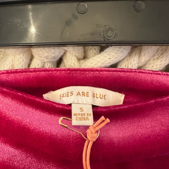 Elegant Velvet Fuchsia mini skirt with tags. Brand new! Never worn - Picture 7 of 11